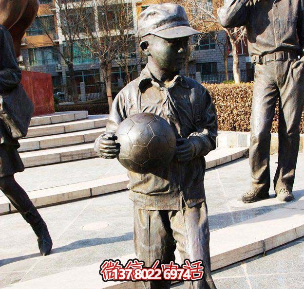 鑄銅雕塑，點(diǎn)綴小學(xué)廣場，傳遞小學(xué)生足球精神