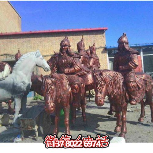 巨型騎士馬銅雕塑，點(diǎn)綴景區(qū)廣場