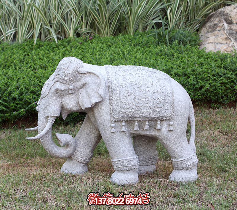 漫步公園，體驗石雕大象雕塑之旅