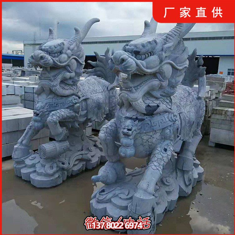 青石雕刻麒麟大型雕塑，為景區(qū)墓園增添靚麗風(fēng)采