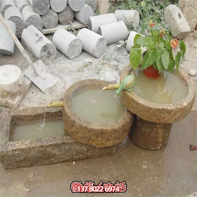 古老農(nóng)村石槽流水魚缸，傳統(tǒng)擺件裝飾景觀
