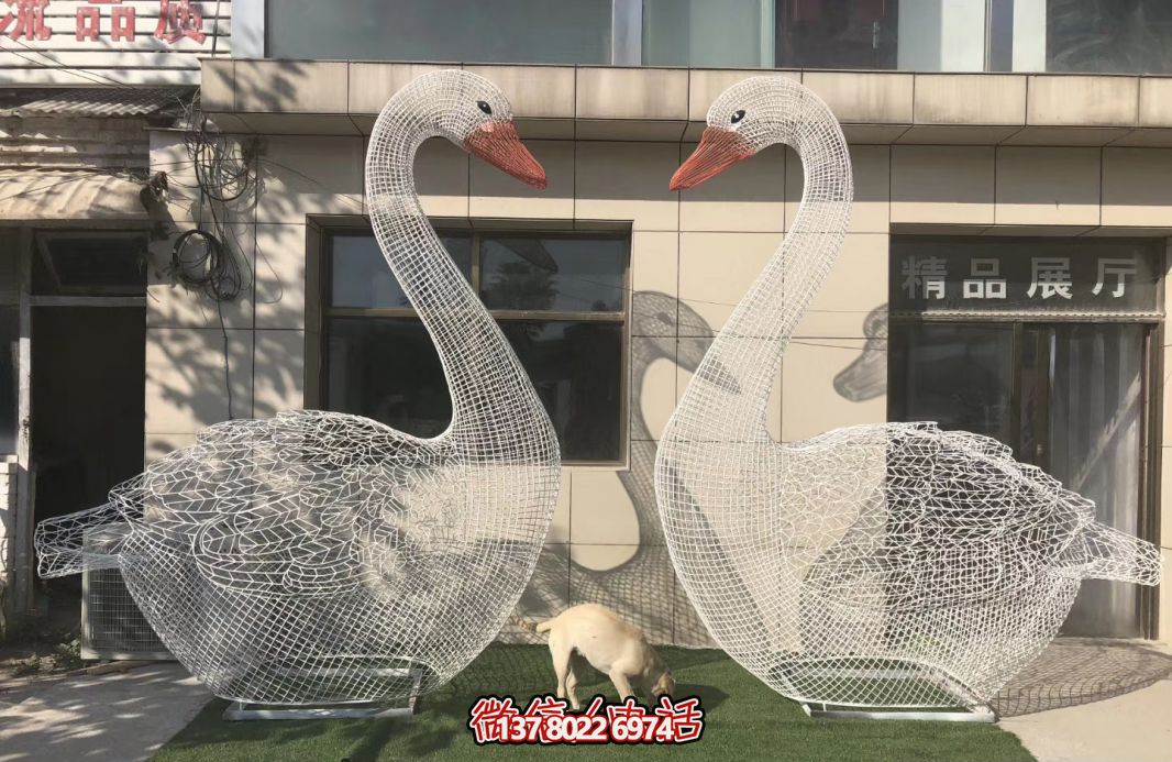 不銹鋼天鵝雕塑，給您的景區(qū)增添一抹優(yōu)雅氣息