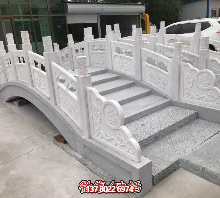 美麗的漢白玉石拱橋，伴您一路暢游！