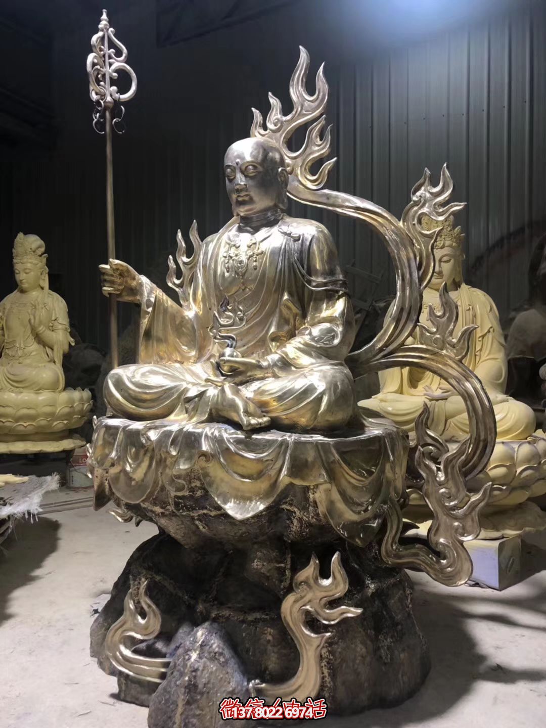 游覽地藏王大型寺廟景區(qū)，感受精美雕塑的神秘魅力