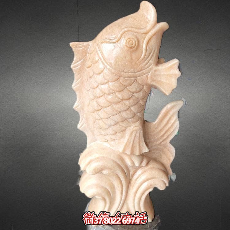集大理石石雕、水景擺件、鯉魚(yú)雕塑于一體的精美藝術(shù)品