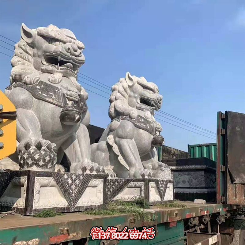 青石制大型仿真獅子雕塑，為鎮(zhèn)宅增添獨(dú)特魅力