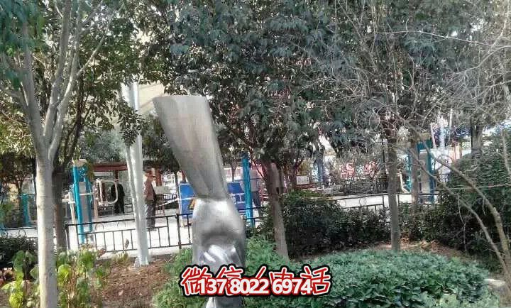 不銹鋼兒童雕塑——讓孩子們?cè)趯W(xué)校里拉大手，拋光小手