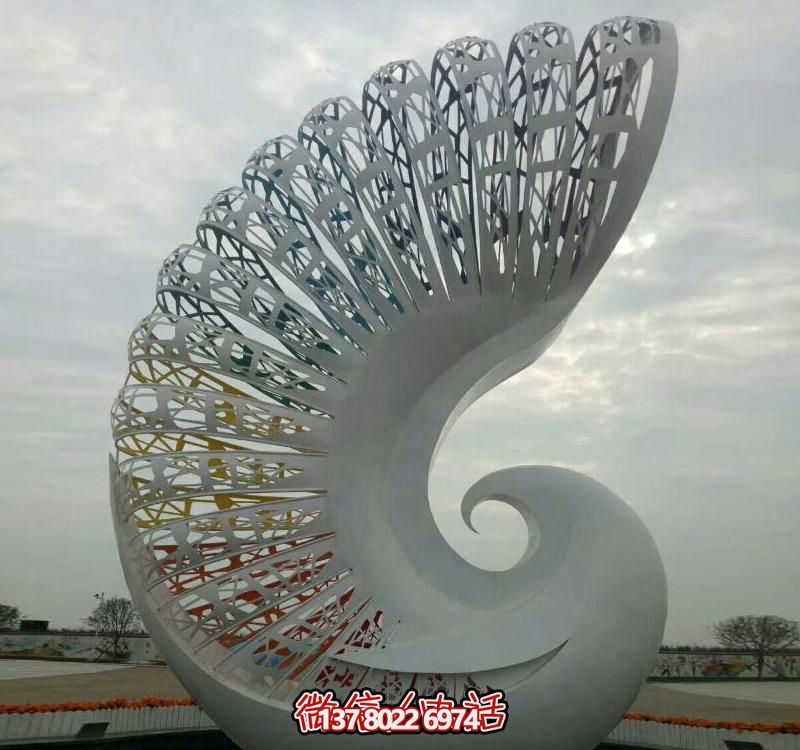 不銹鋼鳳凰雕塑，抽象而鏤空
