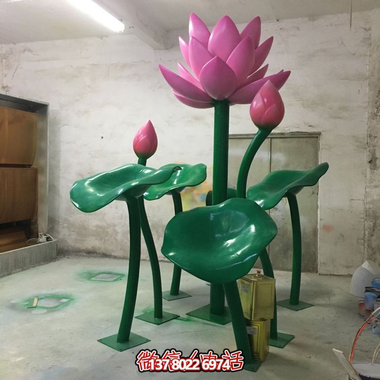 大型不銹鋼彩繪蓮花擺件，為游樂場、商場、戶外公園增色