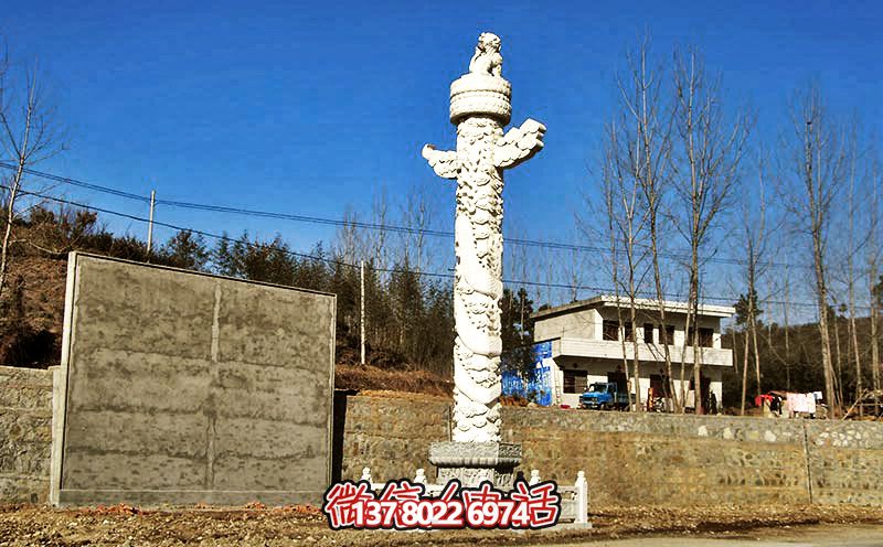 漢白玉華表雕塑，點(diǎn)綴農(nóng)村廣場