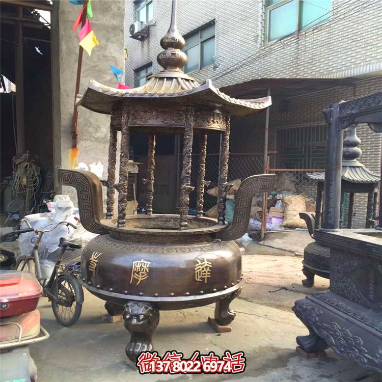 仿古寶蓋圓形香爐，擺放于寺廟、道觀等室內(nèi)
