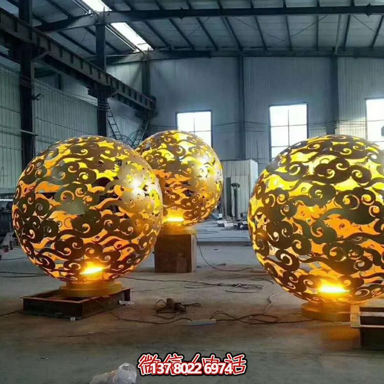 創(chuàng)意不銹鋼鏤空景觀擺件，為廣場(chǎng)帶來(lái)濃濃的藝術(shù)氣息
