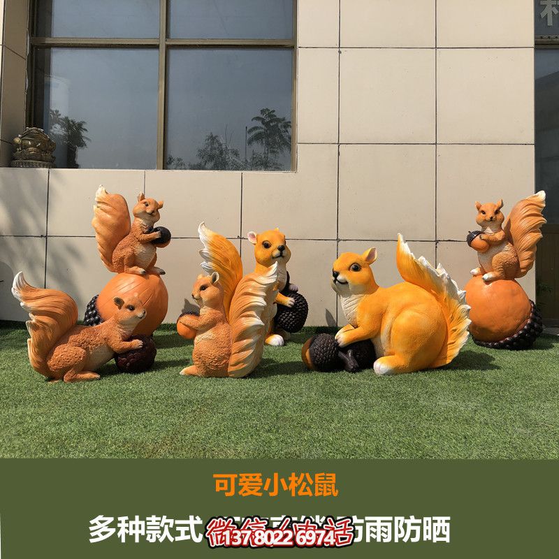 可愛小松鼠雕塑給森林公園、游樂園帶來美好時光