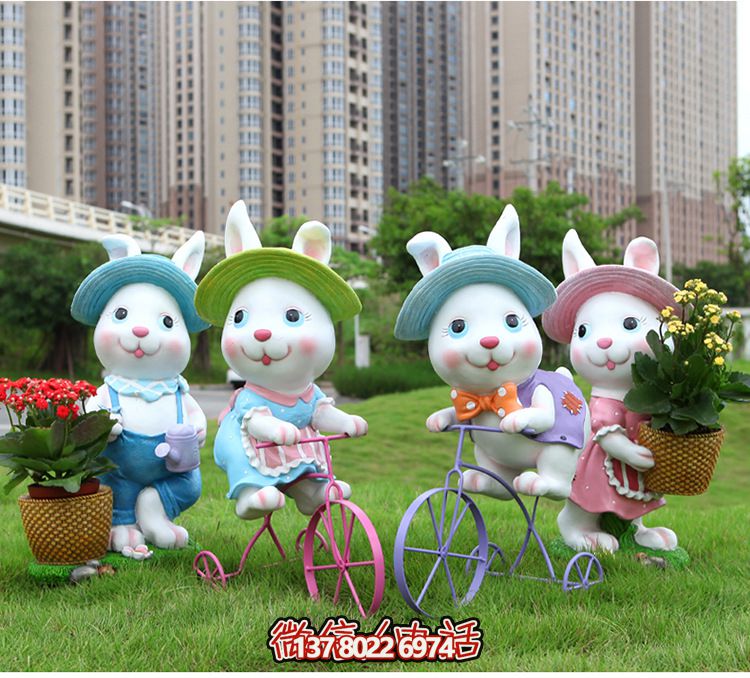 可愛兔子雕塑，為您的草坪添彩
