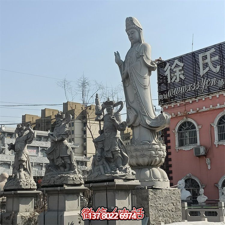 精美關(guān)公、佛像和石獅子雕刻，青石裝點(diǎn)美化廣場(chǎng)