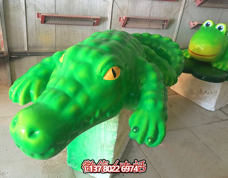 玻璃鋼鱷魚雕塑，為游樂場裝飾添彩
