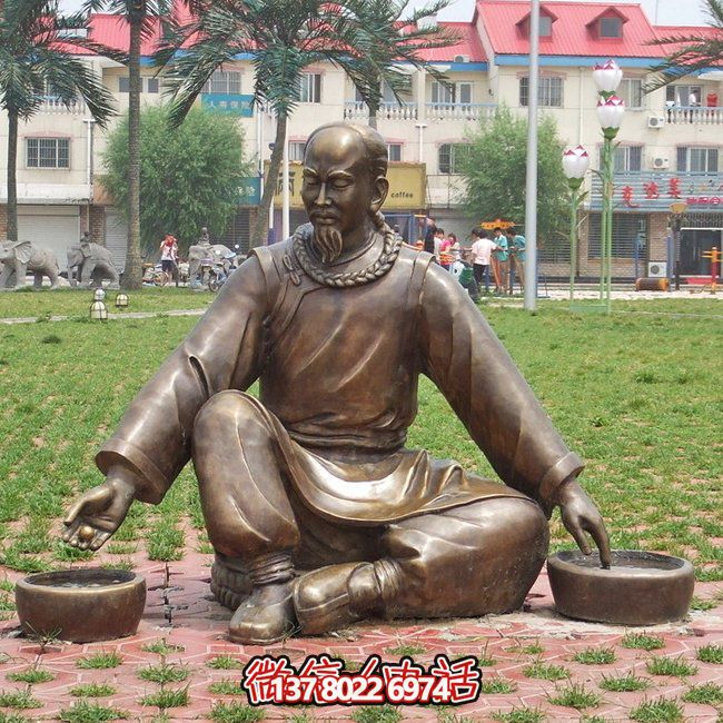 仿銅人物玻璃鋼景觀綠化草坪，提升公園創(chuàng)意氛圍