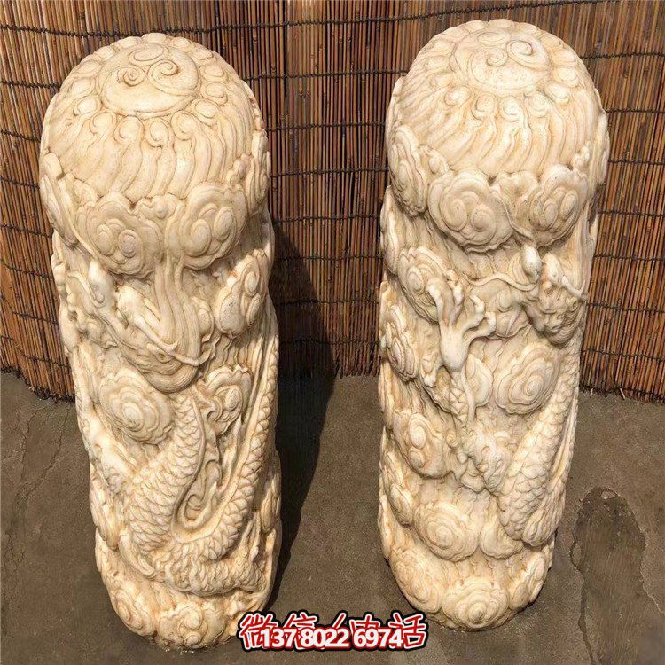 精美石柱浮雕擺件，添上龍庭院門口的濃濃文化氣息