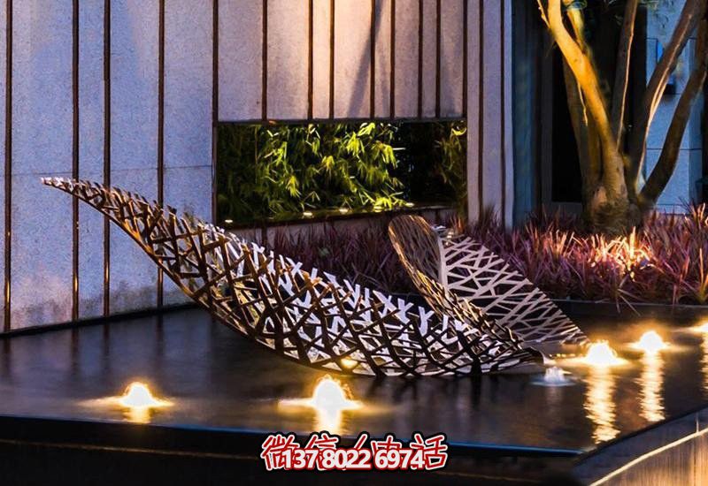 不銹鋼樹葉鏤空雕塑，給戶外和酒店環(huán)境帶來優(yōu)雅氣息