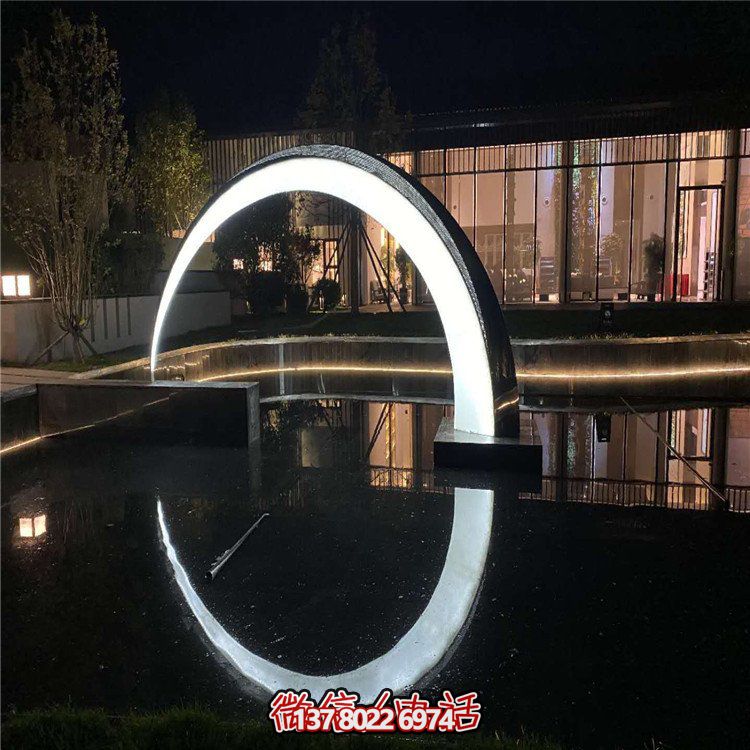 不銹鋼發(fā)光圓環(huán)雕塑，點亮戶外園林景觀