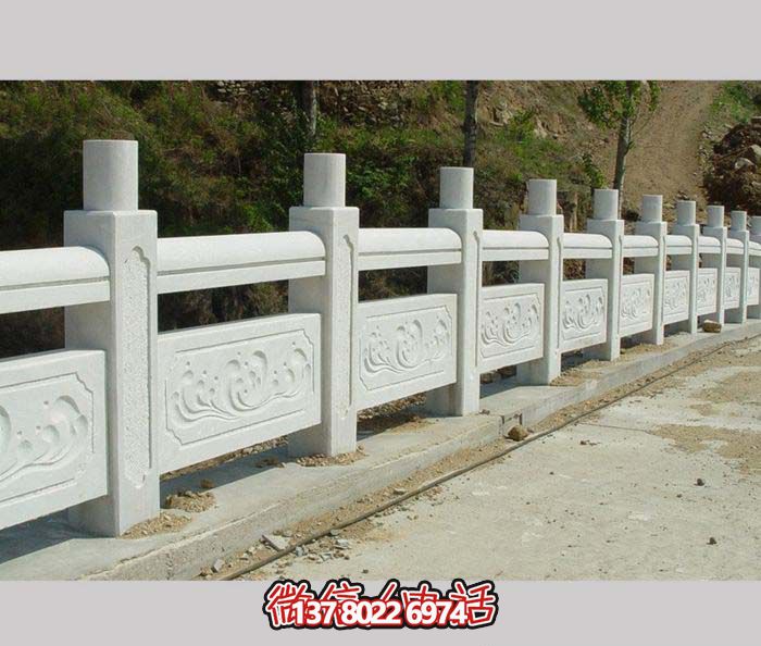 漢白玉欄桿石雕，為景區(qū)山道增添美感