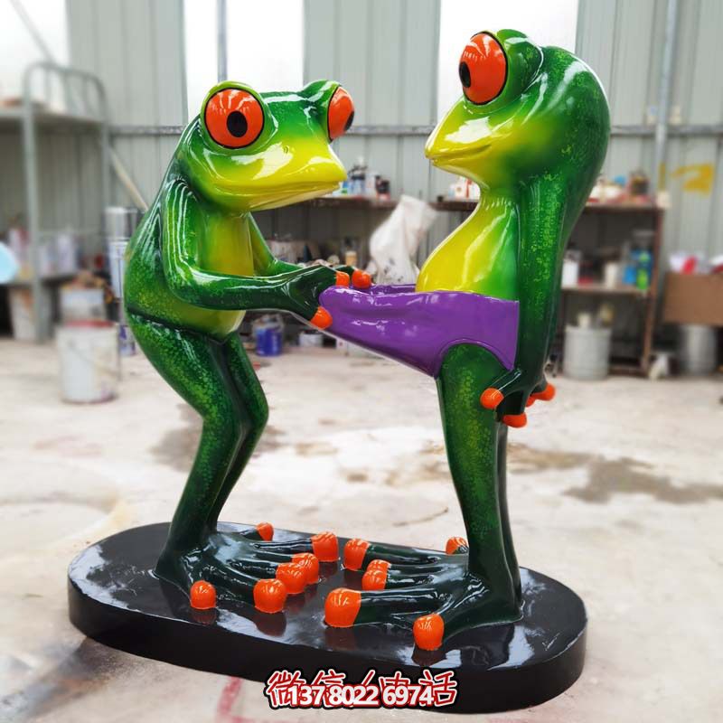 逗趣玻璃鋼青蛙雕塑，為景區(qū)增色不只