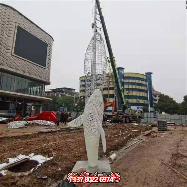 不銹鋼創(chuàng)意鏤空鯨魚(yú)雕塑，點(diǎn)綴園林景觀
