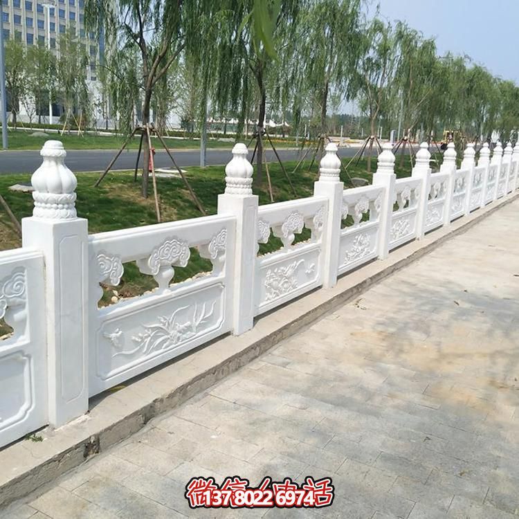 經(jīng)典石雕精美欄桿，增添校園美麗