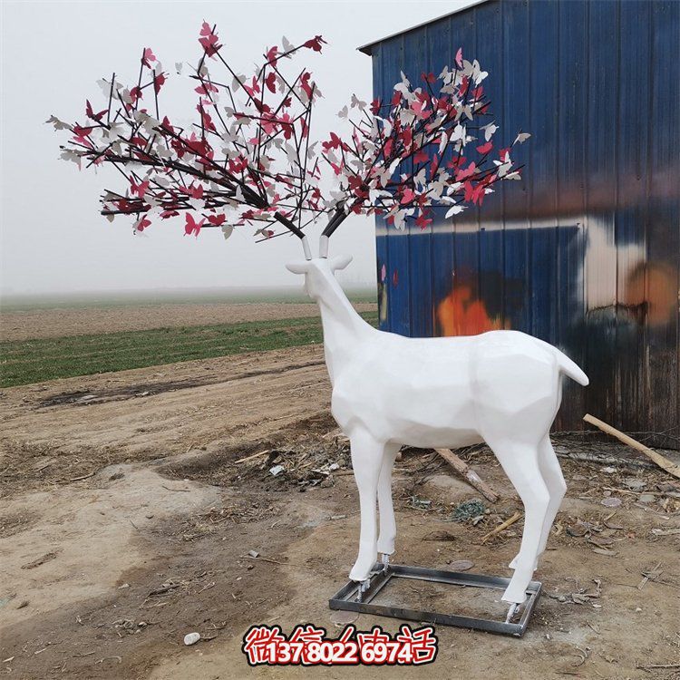 玻璃鋼雕塑梅花鹿，為戶外園林景觀增添抽象美感