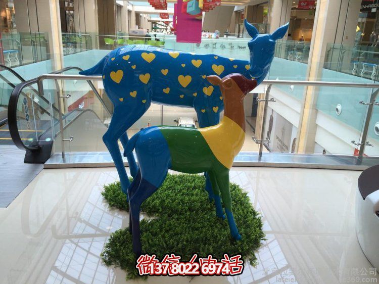 玻璃鋼手工彩繪小鹿擺件，為你的商場增添溫馨美感
