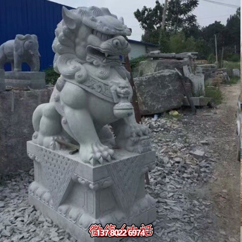 獅子雕塑鎮(zhèn)宅辟邪，美觀大方