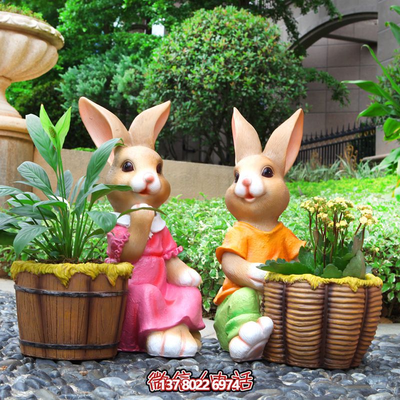 彩繪玻璃鋼兔子雕塑，點綴戶外公園裝飾