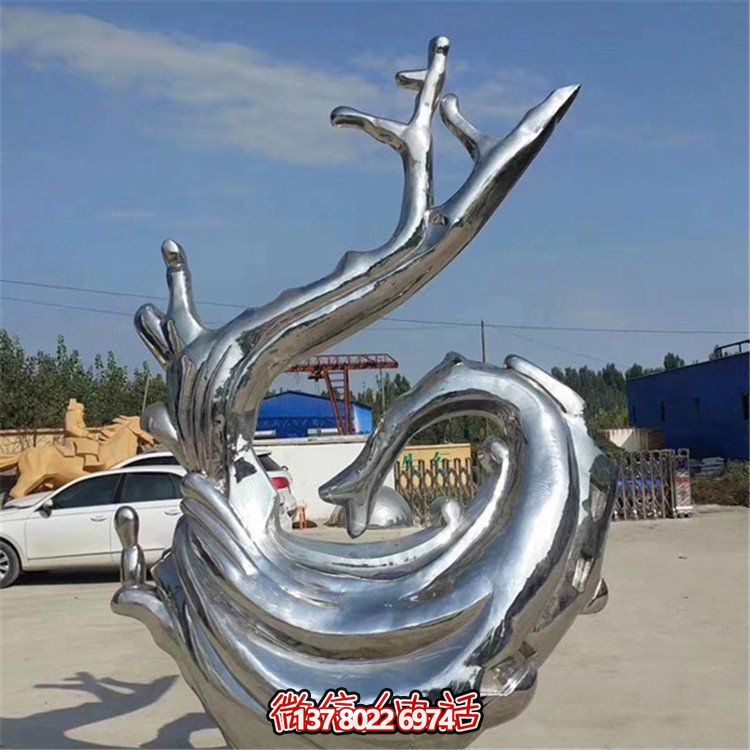 不銹鋼鏡面雕塑，為戶外廣場增添海浪般的浪花氣息