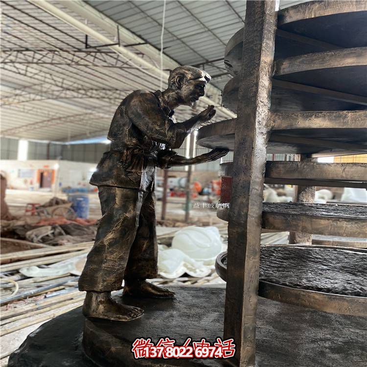 玻璃鋼仿銅人物擺件，點綴戶外園林景觀