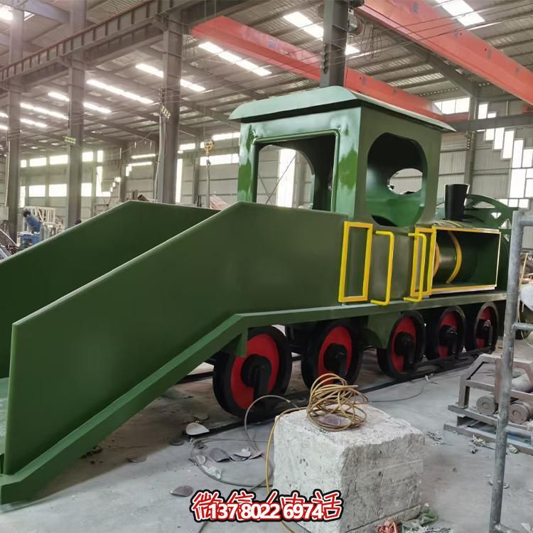 精致不銹鋼車(chē)頭雕塑，給游樂(lè)園增添時(shí)尚色彩