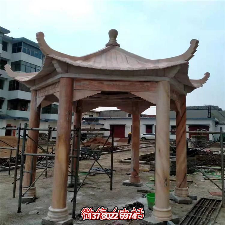 仿古涼亭，盡情欣賞晚霞染紅的美景