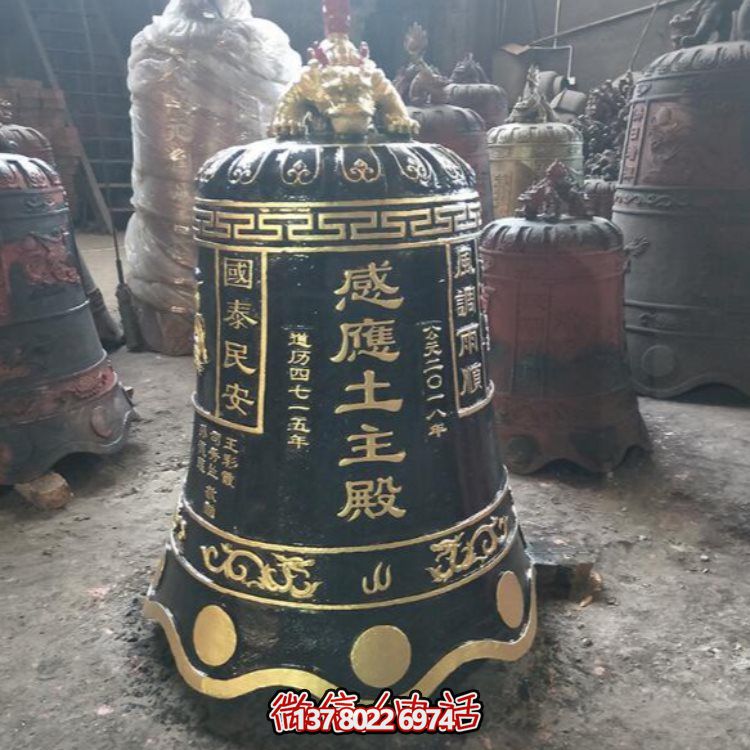古典鑄銅大型掛鐘，為寺廟祠堂擺放
