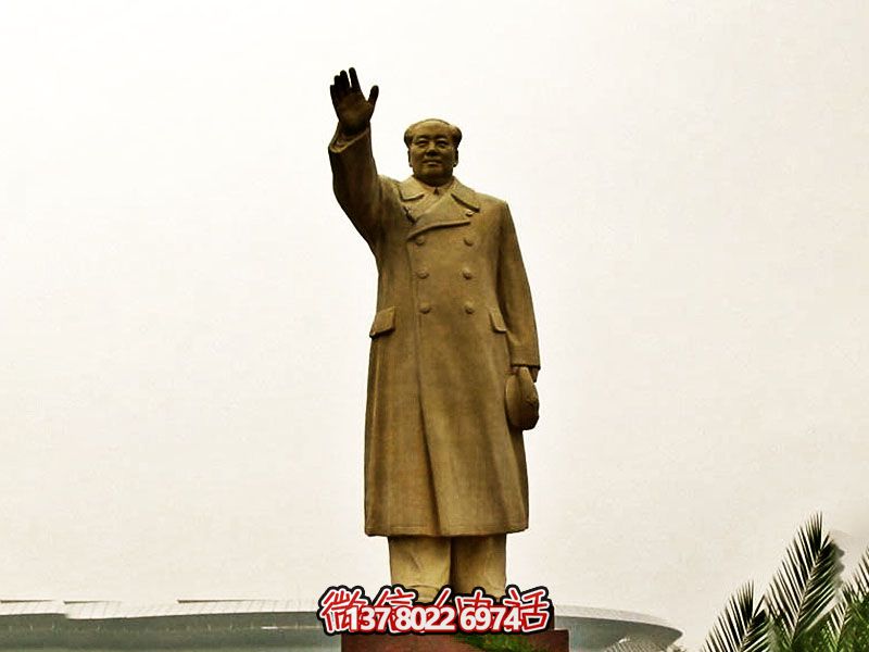 毛澤東偉人銅雕揮手，宣揚(yáng)偉大精神！