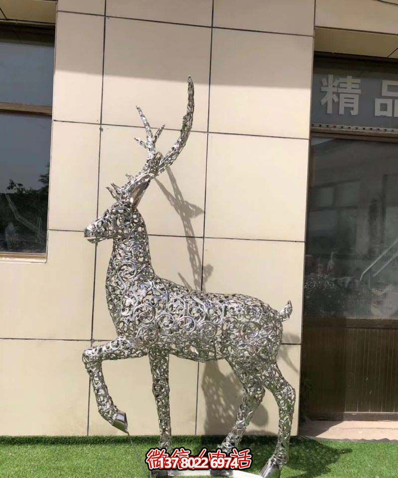 不銹鋼梅花鹿雕塑，走出別墅的美
