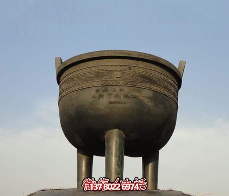大型青銅圓形香爐，裝飾廣場景區(qū)