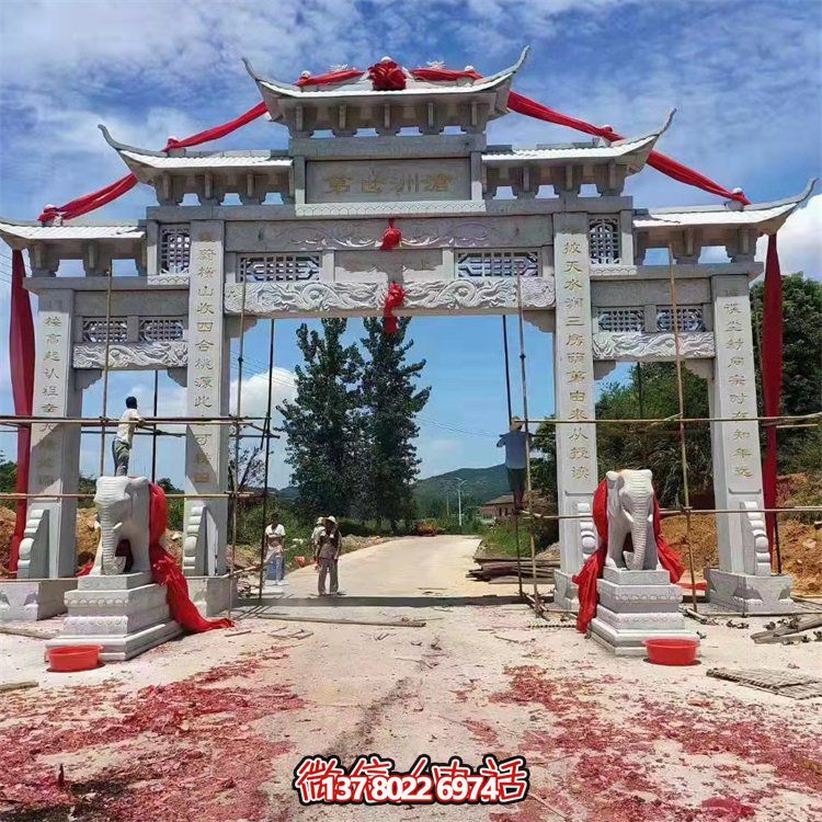 集道路四柱、花崗巖、花崗石雕和牌樓于一體的精美絕倫藝術(shù)品