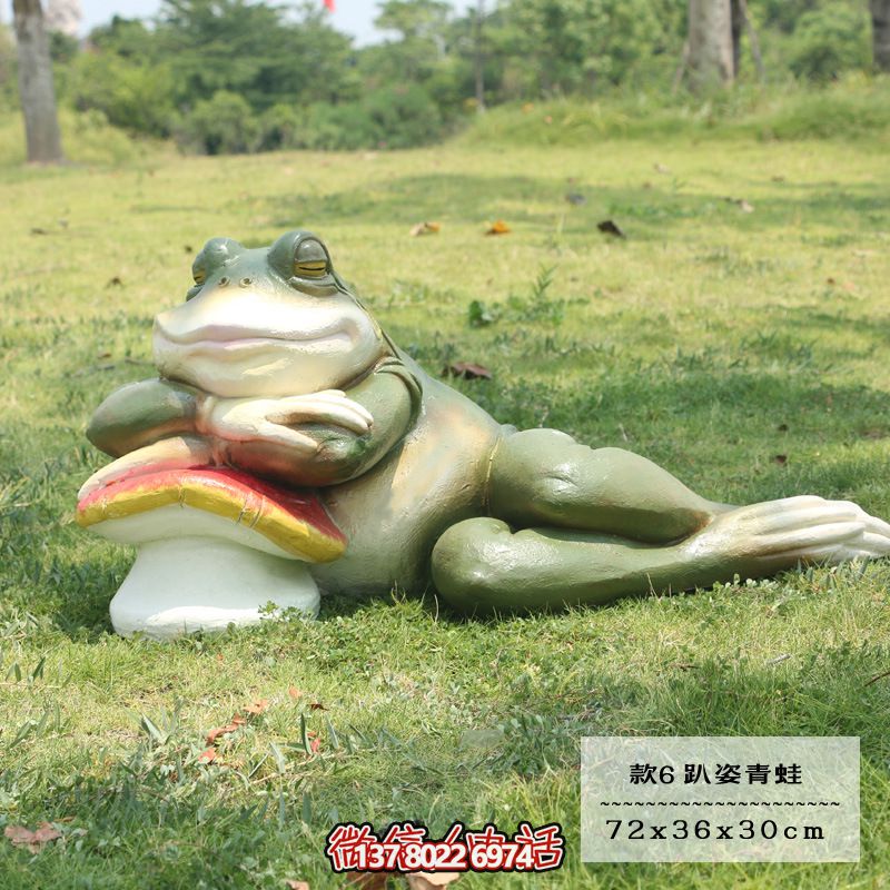 玻璃鋼青蛙雕塑趴著青蛙，給您的景區(qū)增添無(wú)限魅力