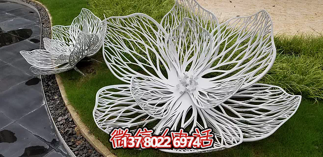 不銹鋼蓮花雕塑，鐵藝裝點(diǎn)戶外廣場(chǎng)