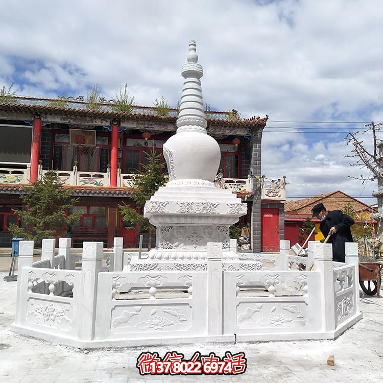 大型石雕舍利塔，宗教寺廟裝置