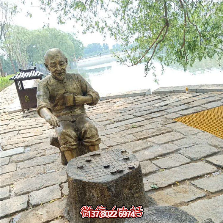 玻璃鋼雕塑仿銅老頭，點(diǎn)綴公園里