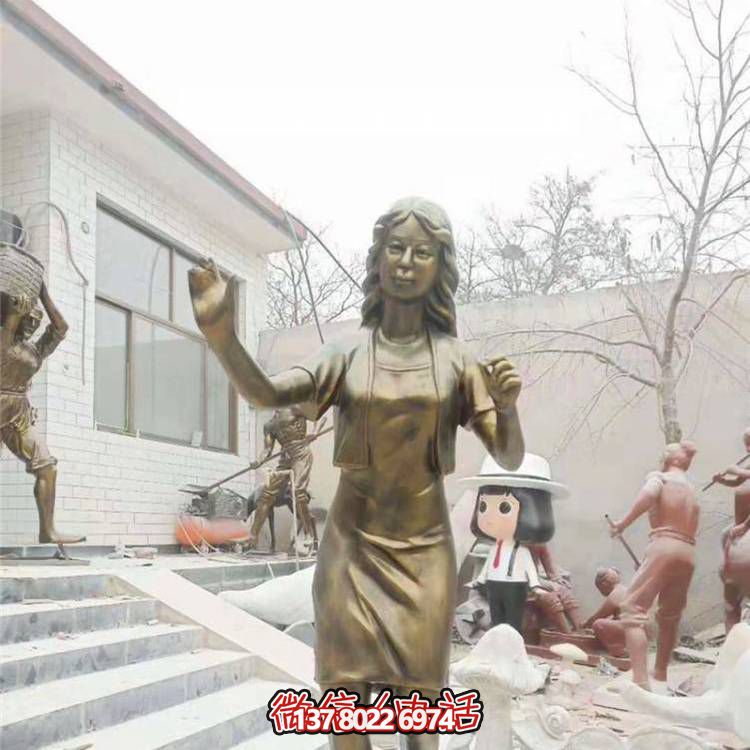 仿銅雕塑玻璃鋼抽象人物，為公園戶外裝飾