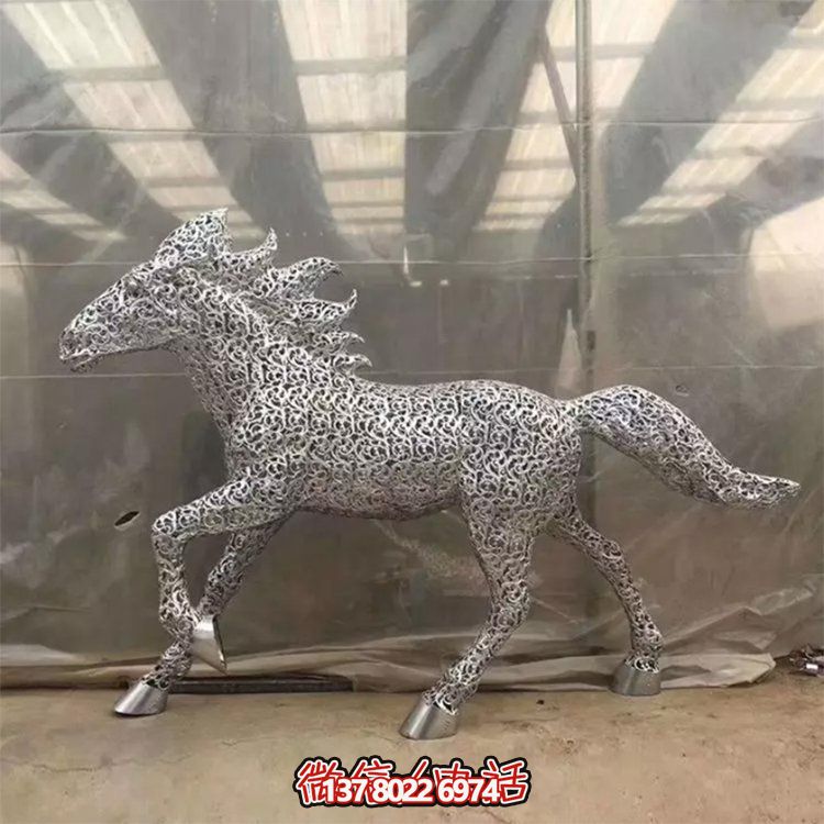 不銹鋼創(chuàng)意馬鏤空雕塑，為戶外廣場草地擺放