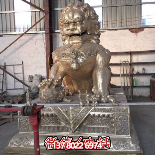 仿古銅噴金獅子雕塑，玻璃鋼大型戶外裝飾