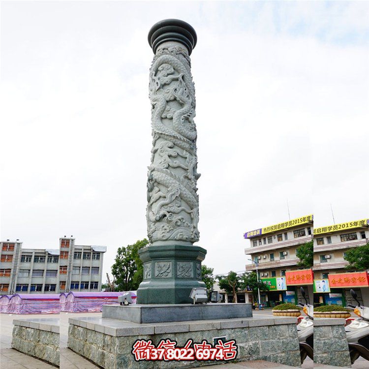 大理石浮雕龍柱，點(diǎn)綴校園廣場(chǎng)