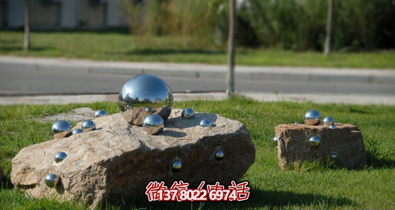 雕塑般的不銹鋼球體，帶給您不一樣的公園創(chuàng)意